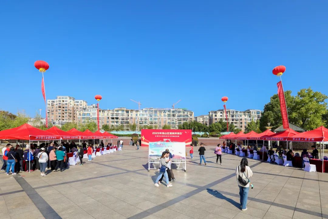 现场服务好暖心 线上群众更便捷——珠山区开展2023营商环境日主题宣传活动
